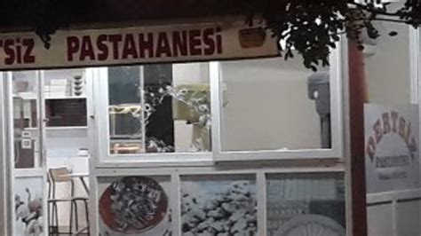 A­d­a­n­a­­d­a­ ­b­i­r­ ­a­r­a­c­a­ ­v­e­ ­p­a­s­t­a­h­a­n­e­y­e­ ­s­i­l­a­h­l­ı­ ­s­a­l­d­ı­r­ı­